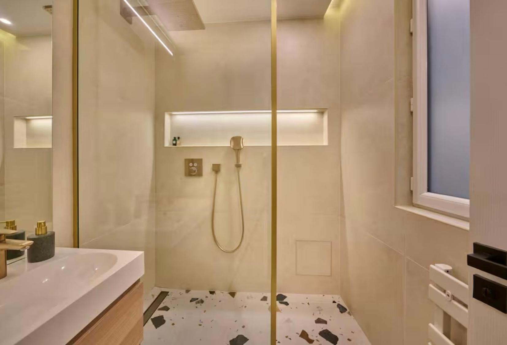 - Kitchen - Wifi - Air Conditioning - Center - Tram Appartement
